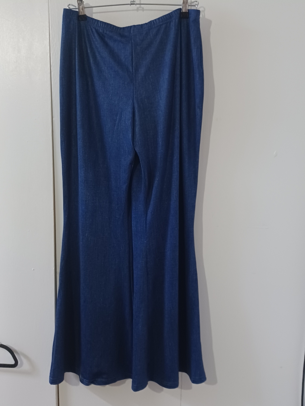Women's Dark Blue Wide-Leg Jeans - Classic Comfort